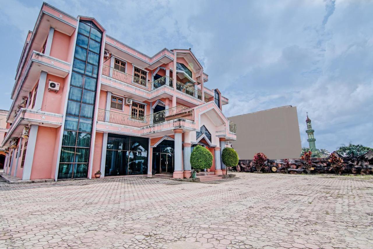 Oyo 92551 Netra Hotel Ujunbatu Exterior photo