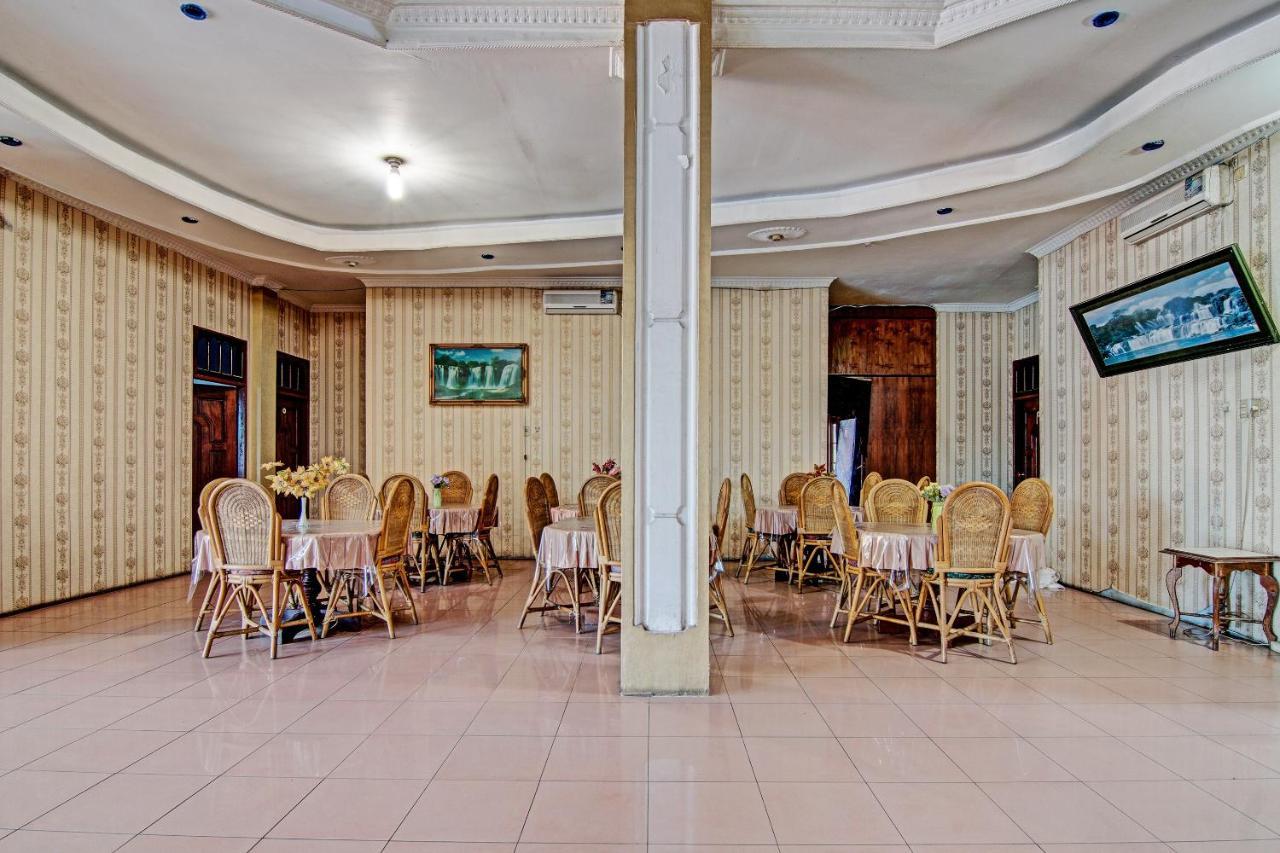 Oyo 92551 Netra Hotel Ujunbatu Exterior photo